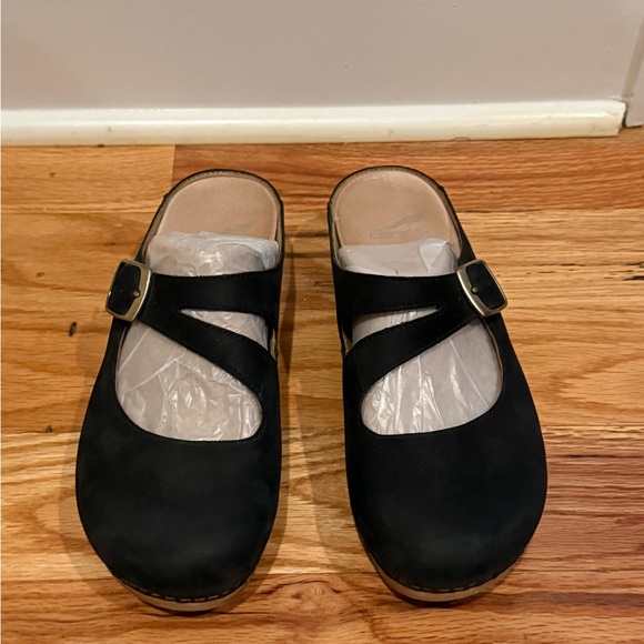 Dansko 🖤 Black 🖤 Leather Clogs - Picture 9 of 9